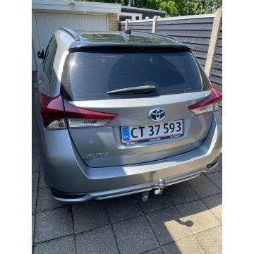 Toyota Auris  Kombi 2018,  1.8 hybryda, automat - Na sprzedaż za 57 000 zł - Sadlno - zdjęcie 2