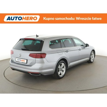Volkswagen Passat  Kombi 2020,  2.0 diesel, automat - Na sprzedaż za 81 600 zł - Warszawa - zdjęcie 7