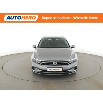 Volkswagen Passat  Kombi 2020,  2.0 diesel, automat - Na sprzedaż za 81 600 zł - Warszawa - zdjęcie 11