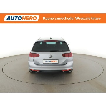 Volkswagen Passat  Kombi 2020,  2.0 diesel, automat - Na sprzedaż za 81 600 zł - Warszawa - zdjęcie 6