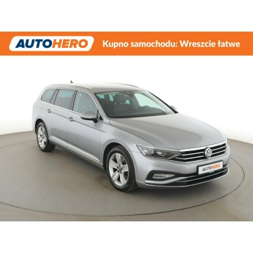 Volkswagen Passat  Kombi 2020,  2.0 diesel, automat - Na sprzedaż za 81 600 zł - Warszawa - zdjęcie 10