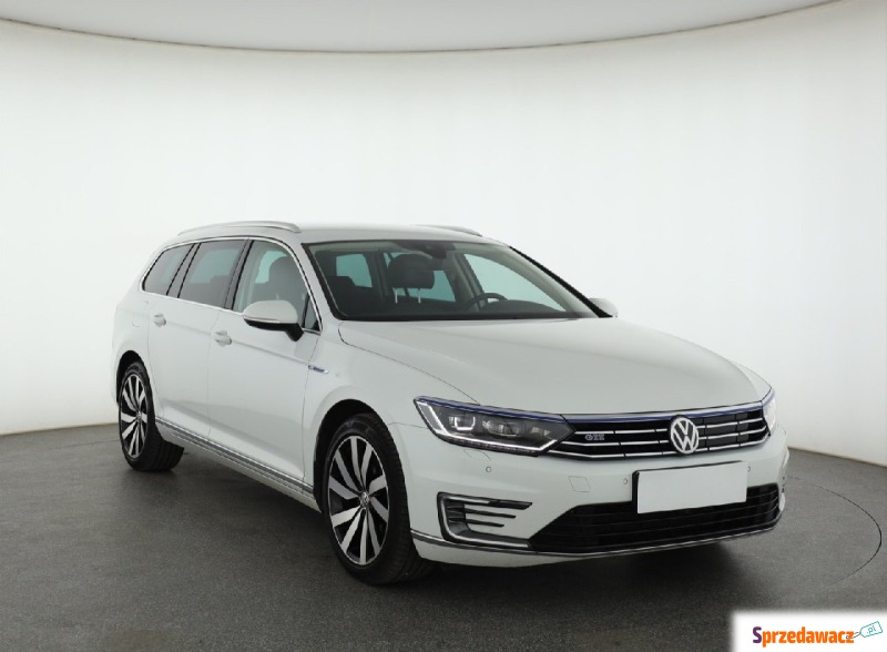 Volkswagen Passat  Kombi 2018,  1.4 benzyna, automat - Na sprzedaż za 61 999 zł - Piaseczno