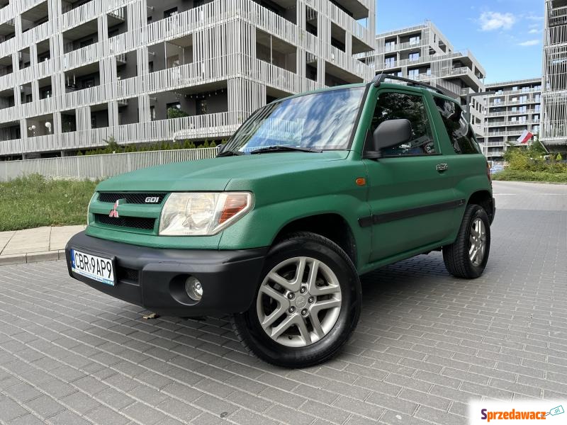 Mitsubishi Pajero  Terenowy 2002,  2.0 benzyna - Na sprzedaż za 15 000 zł - Warszawa
