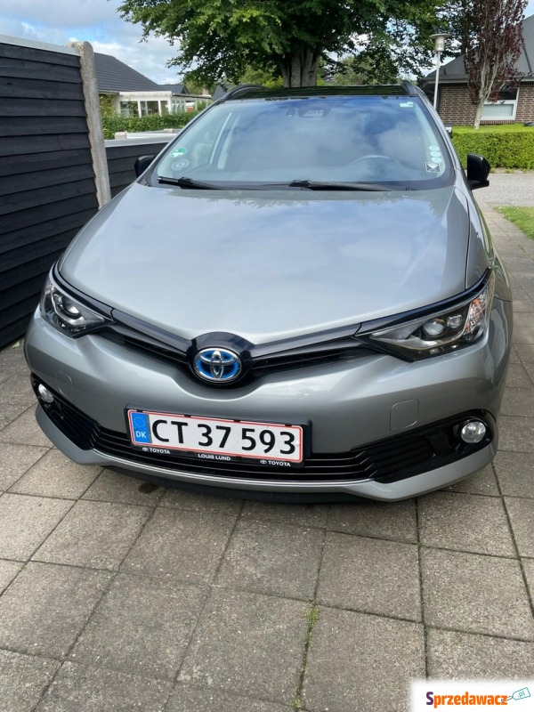 Toyota Auris  Kombi 2018,  1.8 hybryda, automat - Na sprzedaż za 57 000 zł - Sadlno