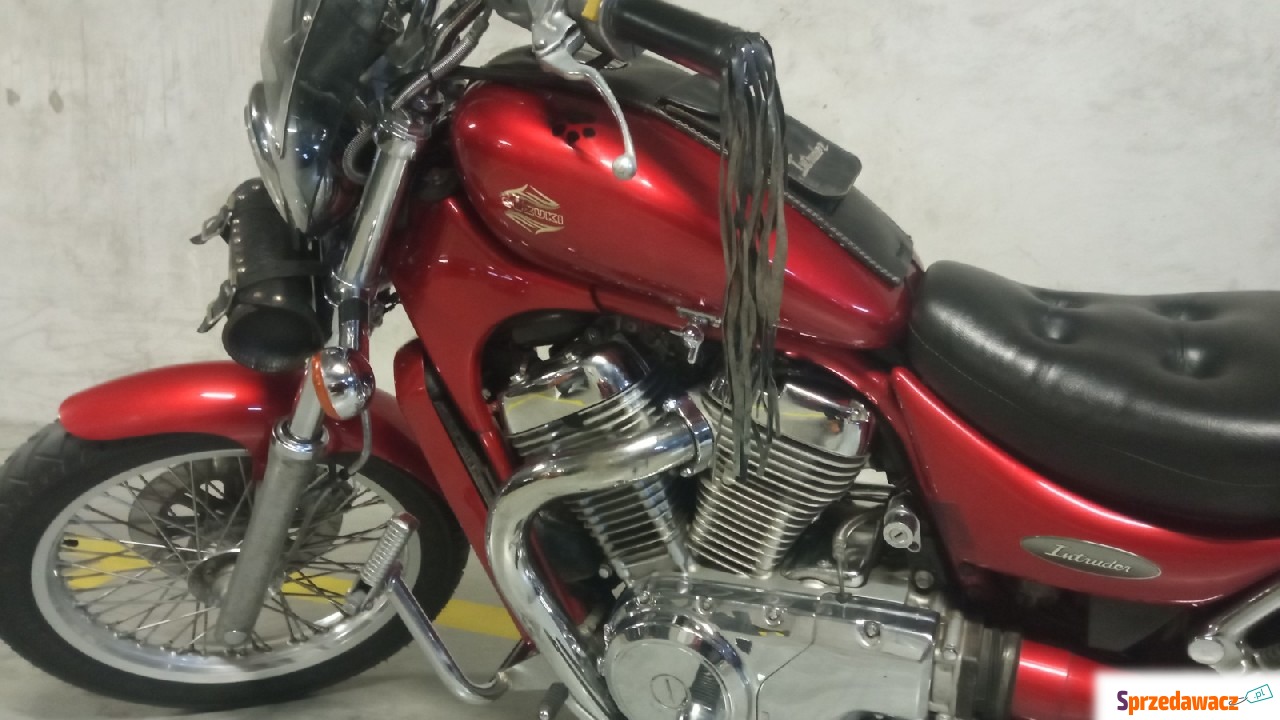 Suzuki Intruder vs 600