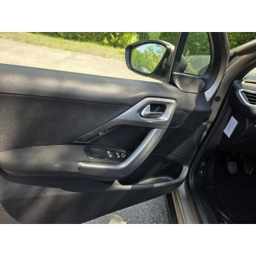 Peugeot 2008  Kombi 2016,  1.2 benzyna - Na sprzedaż za 22 900 zł - Mikołów - zdjęcie 12
