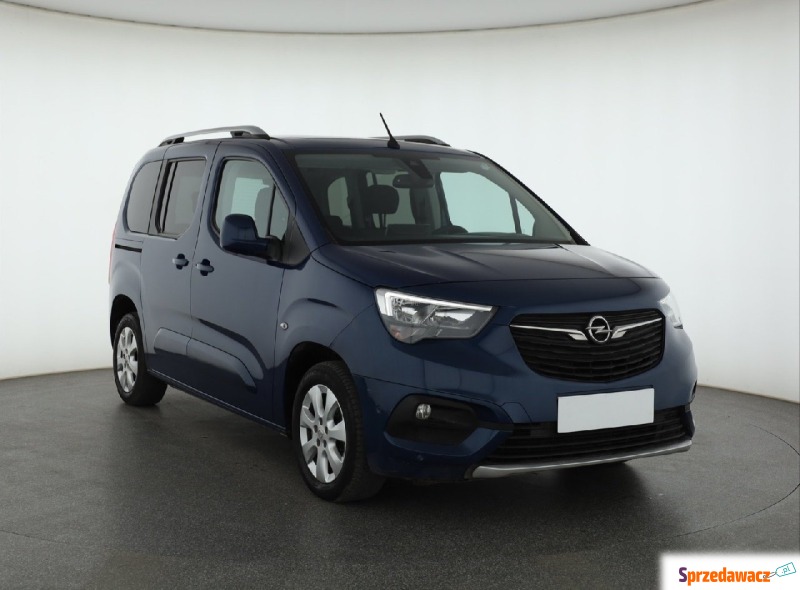 Opel Combo  Pick-up 2019,  1.2 benzyna - Na sprzedaż za 42 999 zł - Piaseczno