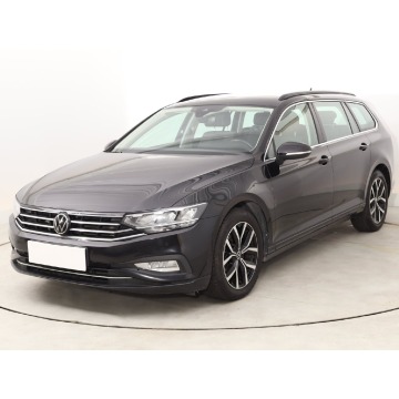 Volkswagen Passat  Kombi 2022,  1.5 benzyna - Na sprzedaż za 62 999 zł - Bielany Wrocławskie - zdjęcie 3