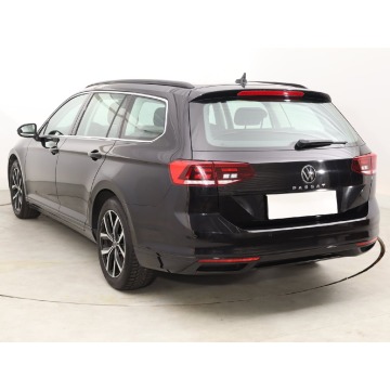 Volkswagen Passat  Kombi 2022,  1.5 benzyna - Na sprzedaż za 62 999 zł - Bielany Wrocławskie - zdjęcie 5
