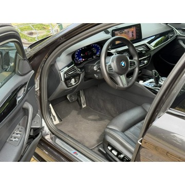 BMW Seria 5  Sedan/Limuzyna 2023,  3.0 benzyna, automat - Na sprzedaż za 199 000 zł - Tarnowskie Góry - zdjęcie 5