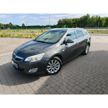 Opel Astra Sports Tourer - 2012