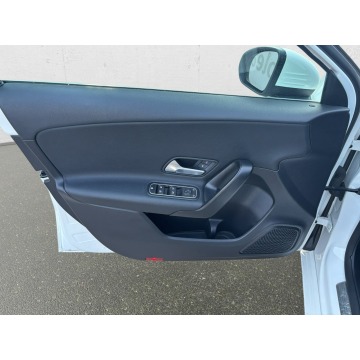 Mercedes - Benz A-klasa  Hatchback 2021,  1.3 benzyna, automat - Na sprzedaż za 84 850 zł - Warszawa - zdjęcie 10