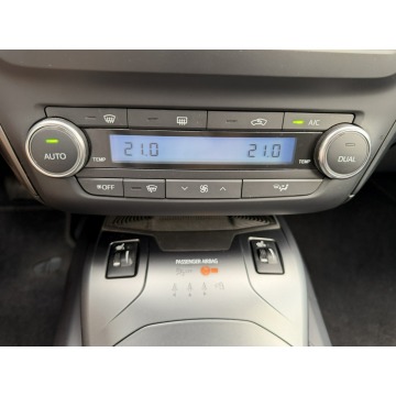 Toyota Avensis  Kombi 2018,  1.8 benzyna, automat - Na sprzedaż za 64 900 zł - Kotarwice - zdjęcie 9