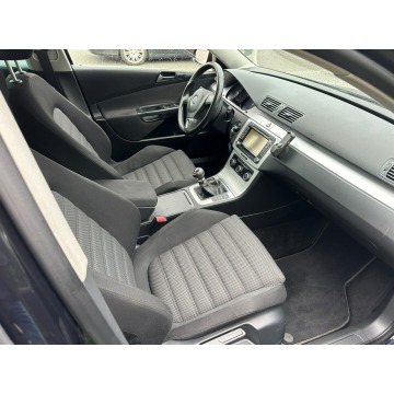 Volkswagen Passat  Kombi 2010,  2.0 diesel - Na sprzedaż za 14 800 zł - Wejherowo - zdjęcie 12