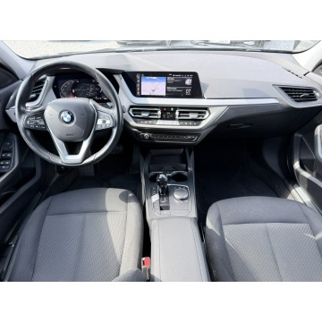 BMW Seria 1  Hatchback 2023,  1.5 benzyna, automat - Na sprzedaż za 67 900 zł - Wrocław - zdjęcie 4