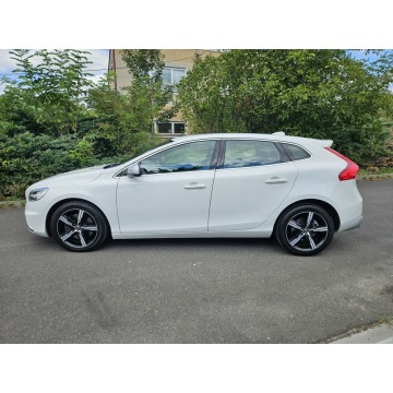 Volvo V40  Hatchback 2018,  2.0 benzyna, automat - Na sprzedaż za 52 000 zł - Opoczno - zdjęcie 2