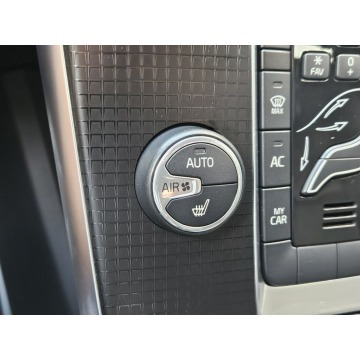 Volvo V40  Hatchback 2018,  2.0 benzyna, automat - Na sprzedaż za 52 000 zł - Opoczno - zdjęcie 12