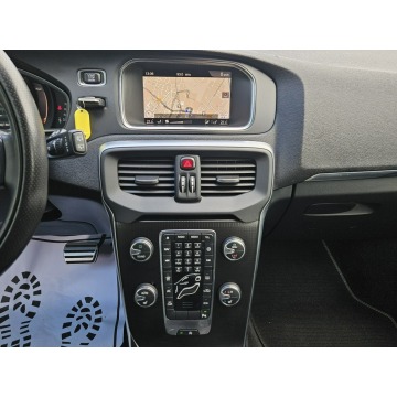 Volvo V40  Hatchback 2018,  2.0 benzyna, automat - Na sprzedaż za 52 000 zł - Opoczno - zdjęcie 11