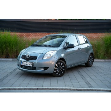 Toyota Yaris - Krajowy Czujniki parkowania FV23% Bezwypadkowy