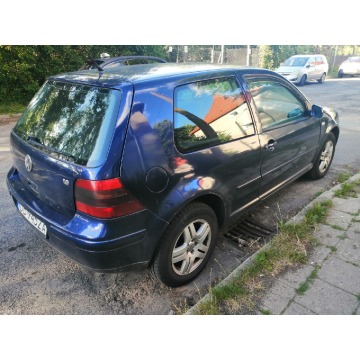 Volkswagen Golf  Hatchback 2001,  1.6 benzyna - Na sprzedaż za 2 500,00 zł - Wałbrzych - zdjęcie 3
