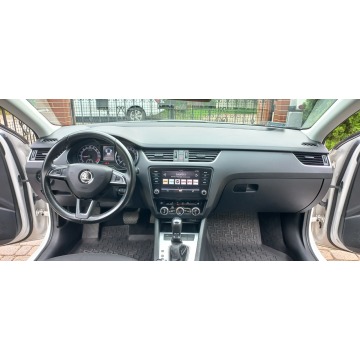 Skoda Octavia  Kombi 2019,  1.6 diesel, automat - Na sprzedaż za 40 900 zł - Gdańsk - zdjęcie 2