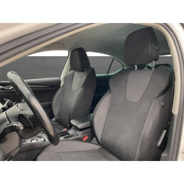 Skoda Octavia  Hatchback 2021,  2.0 diesel, automat - Na sprzedaż za 66 900 zł - Warszawa - zdjęcie 10