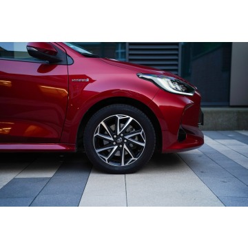 Toyota Yaris  Hatchback 2020,  1.5 hybryda, automat - Na sprzedaż za 72 700 zł - Kraków - zdjęcie 10