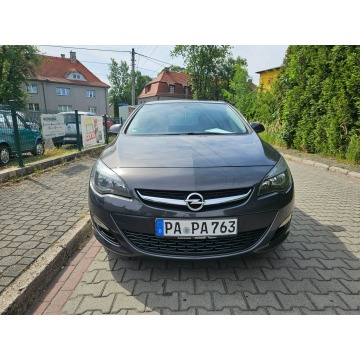 Opel Astra  Hatchback 2013,  1.6 benzyna - Na sprzedaż za 22 900 zł - Ruda Śląska - zdjęcie 2