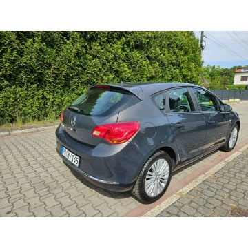 Opel Astra  Hatchback 2013,  1.6 benzyna - Na sprzedaż za 22 900 zł - Ruda Śląska - zdjęcie 4