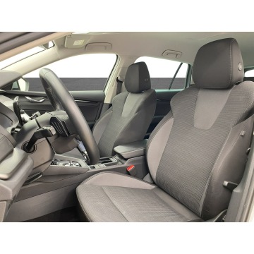 Skoda Octavia  Kombi 2023,  2.0 diesel, automat - Na sprzedaż za 69 900 zł - Warszawa - zdjęcie 12