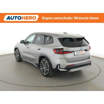 BMW iX1  SUV 2023 elektryczny, automat - Na sprzedaż za 139 800 zł - Warszawa - zdjęcie 4