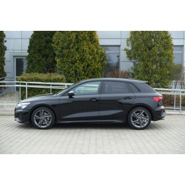 Audi S3  Hatchback 2022,  2.0 benzyna, automat - Na sprzedaż za 156 800 zł - Pęcice - zdjęcie 4