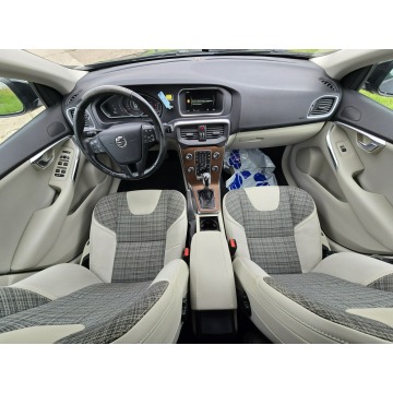 Volvo V40  Hatchback 2016,  2.0 diesel, automat - Na sprzedaż za 48 000 zł - Białogard - zdjęcie 8