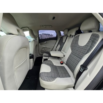 Volvo V40  Hatchback 2016,  2.0 diesel, automat - Na sprzedaż za 48 000 zł - Białogard - zdjęcie 6
