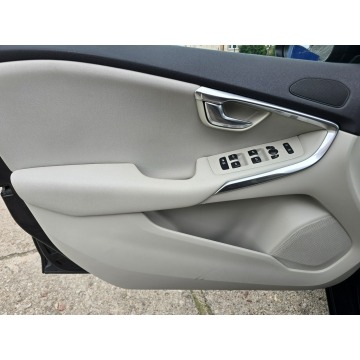 Volvo V40  Hatchback 2016,  2.0 diesel, automat - Na sprzedaż za 48 000 zł - Białogard - zdjęcie 11