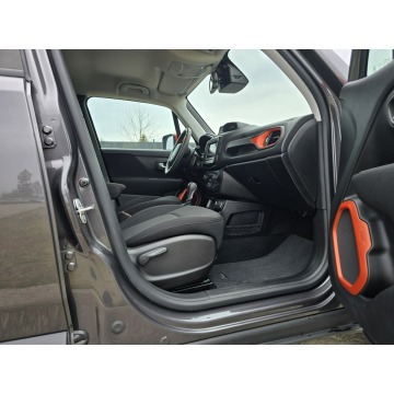 Jeep Renegade  SUV 2020,  1.6 diesel, automat - Na sprzedaż za 68 000 zł - Białogard - zdjęcie 10