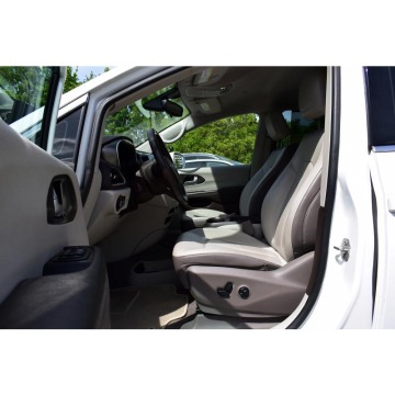 Chrysler Pacifica  Minivan/Van 2016,  3.6 benzyna, automat - Na sprzedaż za 86 900 zł - Warszawa - zdjęcie 5
