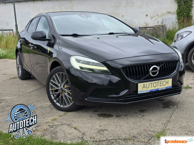 Volvo V40  Hatchback 2016,  2.0 diesel, automat - Na sprzedaż za 48 000 zł - Białogard