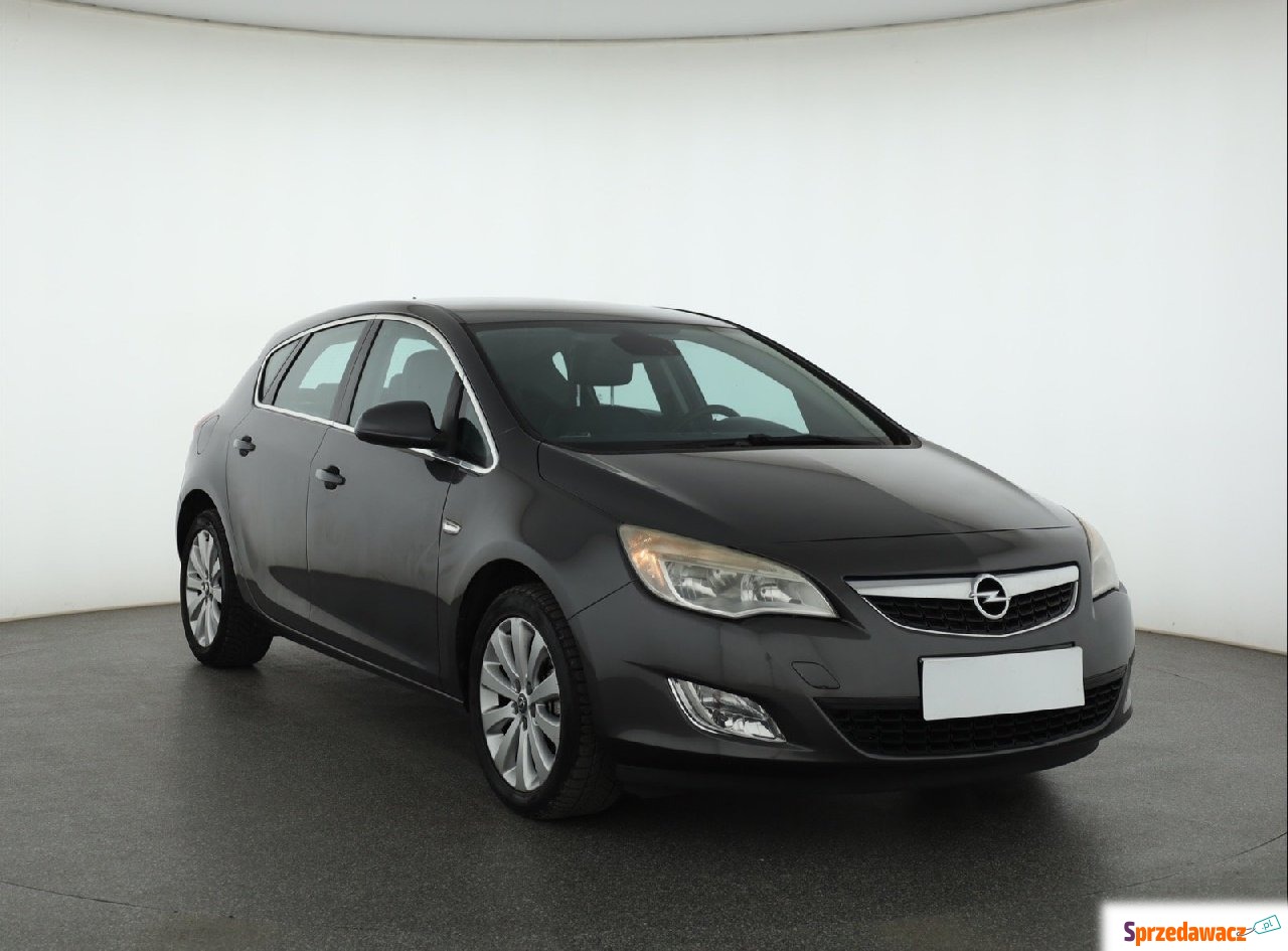 Opel Astra 2011