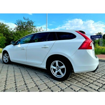 Volvo V60  Kombi 2017,  2.0 diesel, automat - Na sprzedaż za 48 900 zł - Więcławice Stare - zdjęcie 7