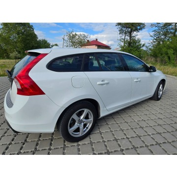 Volvo V60  Kombi 2017,  2.0 diesel, automat - Na sprzedaż za 48 900 zł - Więcławice Stare - zdjęcie 11