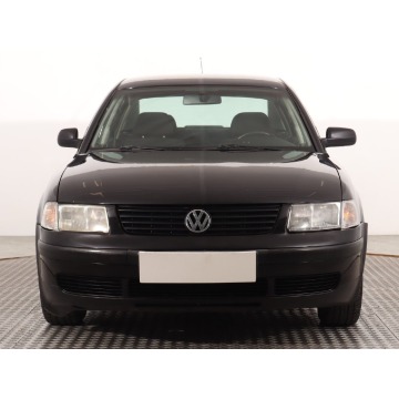 Volkswagen Passat  Kombi 1997,  1.6 benzyna - Na sprzedaż za 2 499,00 zł - Katowice - zdjęcie 2