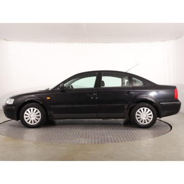 Volkswagen Passat  Kombi 1997,  1.6 benzyna - Na sprzedaż za 2 499,00 zł - Katowice - zdjęcie 4