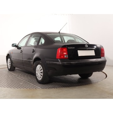 Volkswagen Passat  Kombi 1997,  1.6 benzyna - Na sprzedaż za 2 499,00 zł - Katowice - zdjęcie 5