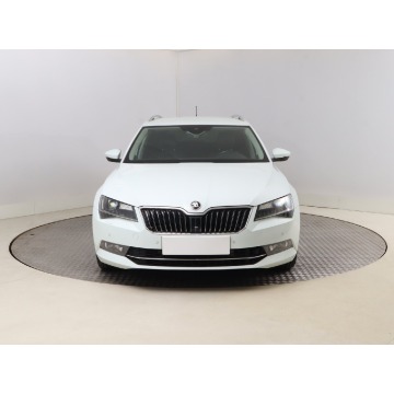 Skoda Superb  Kombi 2018,  2.0 benzyna, automat - Na sprzedaż za 69 999 zł - Bielany Wrocławskie - zdjęcie 2
