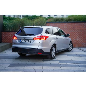 Ford Focus  Kombi 2017,  1.6 benzyna - Na sprzedaż za 34 700 zł - Kraków - zdjęcie 2