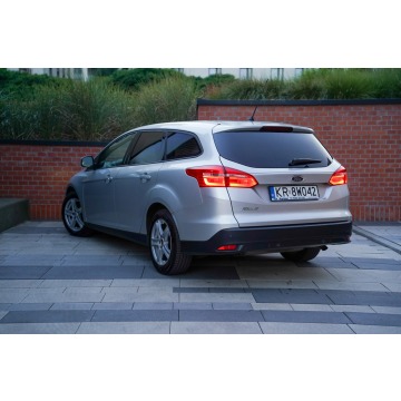 Ford Focus  Kombi 2017,  1.6 benzyna - Na sprzedaż za 34 700 zł - Kraków - zdjęcie 4