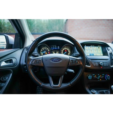 Ford Focus  Kombi 2017,  1.6 benzyna - Na sprzedaż za 34 700 zł - Kraków - zdjęcie 12