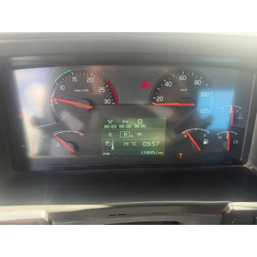 Volvo  2014,  10.8 diesel, automat - Na sprzedaż za 299 999 zł - Kozerki - zdjęcie 12