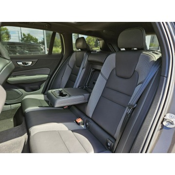 Volvo V60  Kombi 2025,  2.0 benzyna, automat - Na sprzedaż za 169 900 zł - Tychy - zdjęcie 10